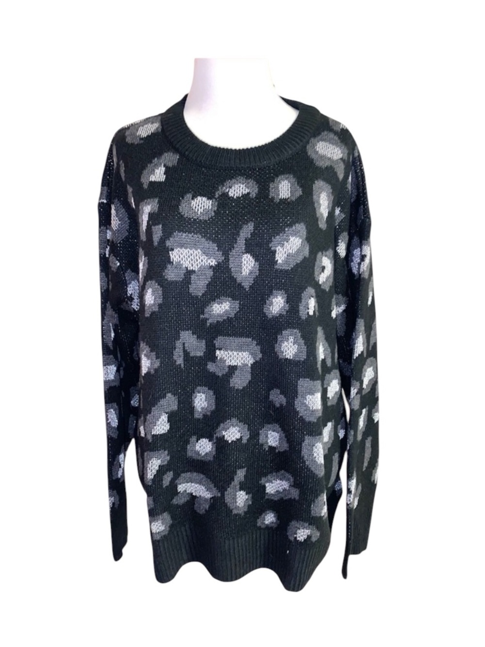 Kendall and Kylie leopard black and metallic silver sweater new w tags! Size Xl